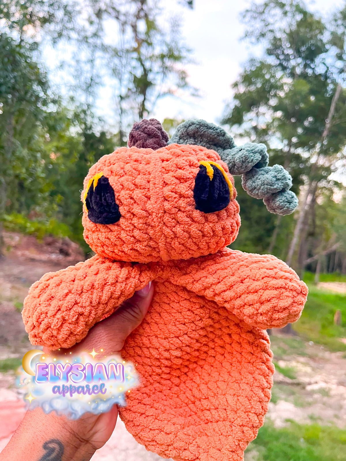 Willow Pumpkin Snuggler